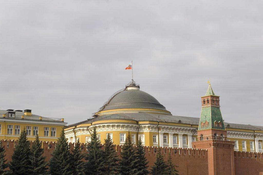 Московский кремль, резиденция президента России. Россия Украина Белоруссия сестры, а народ один