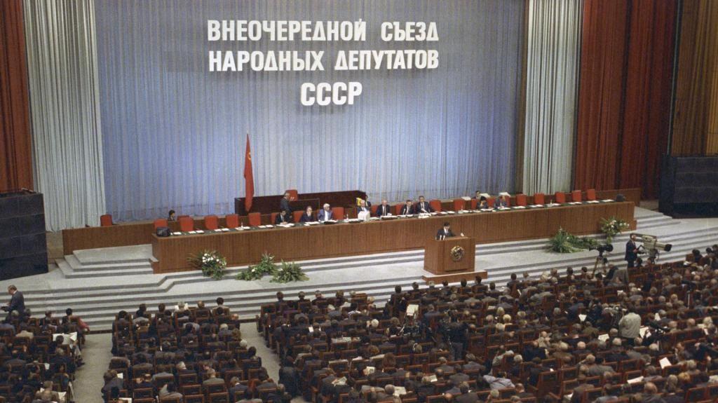 Очередная попытка объявить импичмент Ельцину провалилась. А обещал на рельсы.