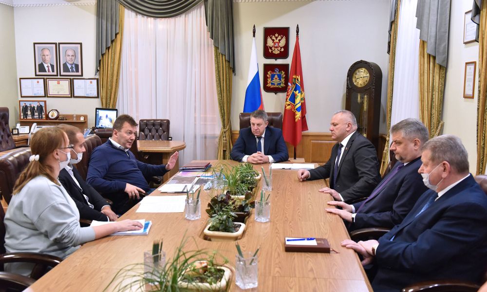 Президент встречается онлайн с брянским губернатором.