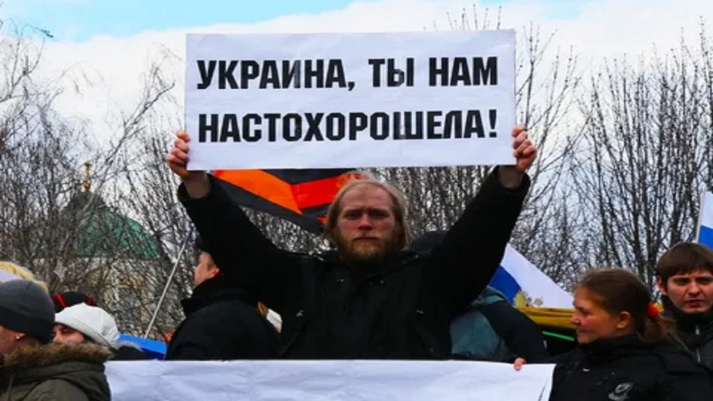 Жители Донбасса хотят жить в составе России и вместе с ней бороться за священную Русь.