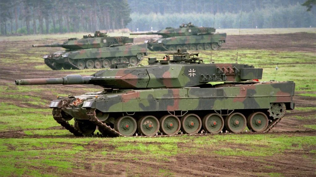 Запад готовит для ВСУ армаду новейших танков Леопард-2 для наступления в сторону Крыма.
