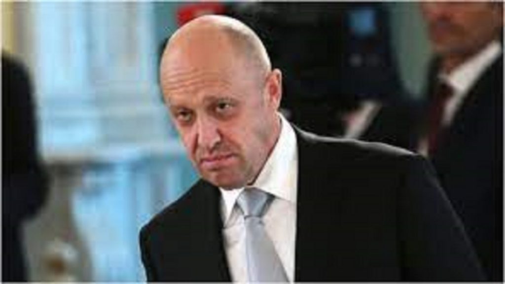 В Телеграм канале опубликовано интервью которое глава ЧВК Вагнер Евгений Пригожин сделал заявление о критическом положении в стране Семену Пегову.