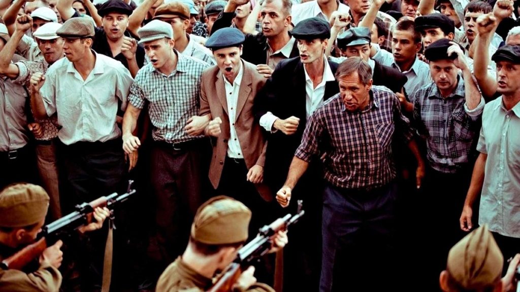 Хрущёв Расстрелял рабочих в Новочеркасске 2 июня 1962 года это очевидные причины для отставки Хрущева Решение единогласно принято.